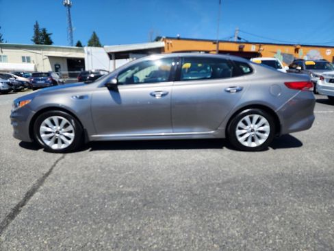 Used 2016 Kia Optima EX w/ Option Group 040 FWD image 9