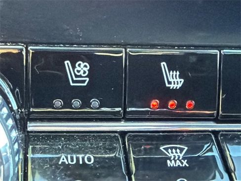 Certified 2024 GMC Canyon Denali image 30