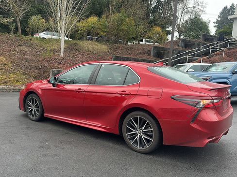 Certified 2021 Toyota Camry SE image 12