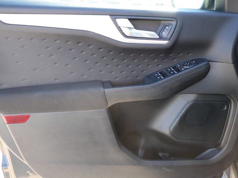 Used 2020 Ford Escape SE image 12