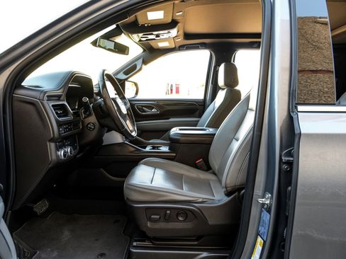 Used 2022 GMC Yukon XL SLT w/ SLT Premium Package image 4