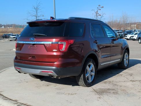 Used 2016 Ford Explorer XLT w/ Equipment Group 202A image 8