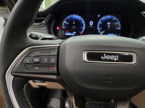 Used 2026 Jeep Grand Cherokee Limited w/ Limited Altitude Package AWD/4WD image 18