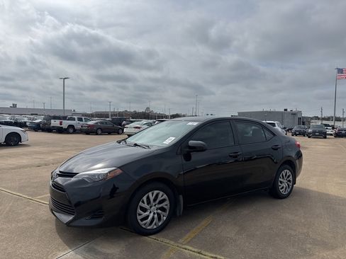 Used 2017 Toyota Corolla LE image 9