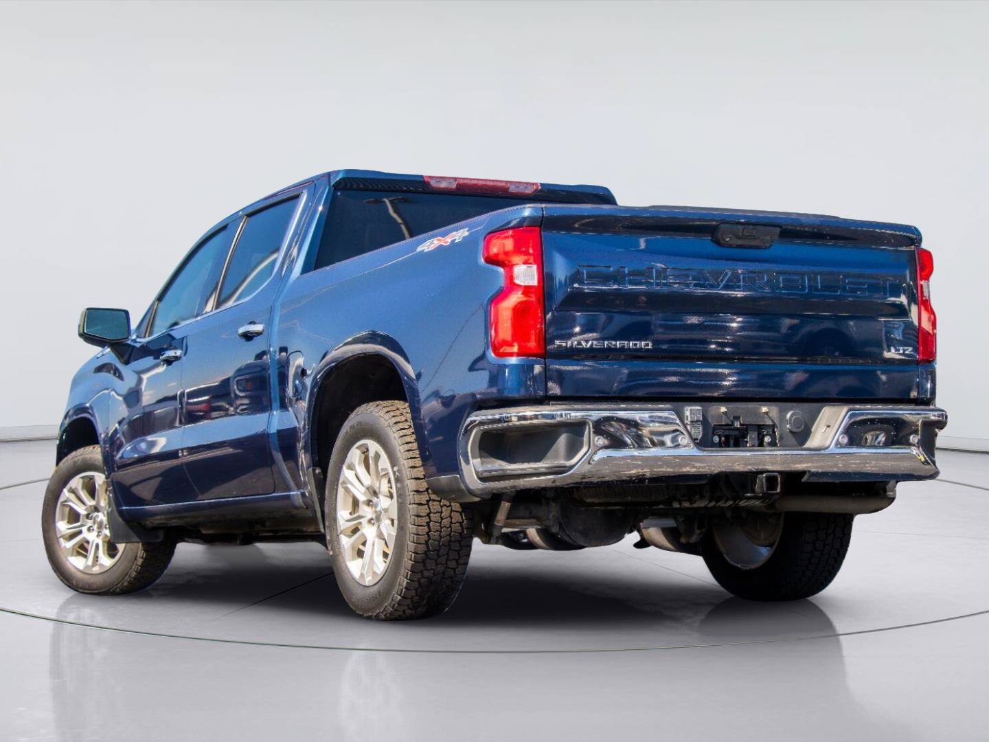 Used 2023 Chevrolet Silverado 1500 LTZ AWD/4WD image 4