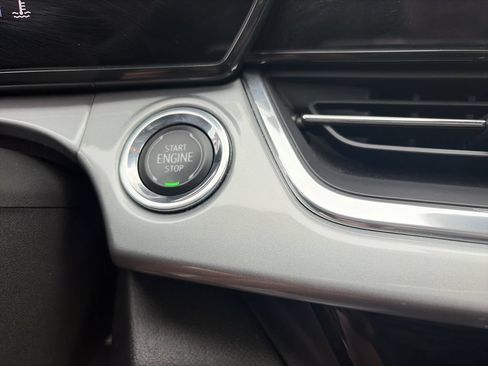 Used 2025 Chevrolet Trax LT FWD image 28