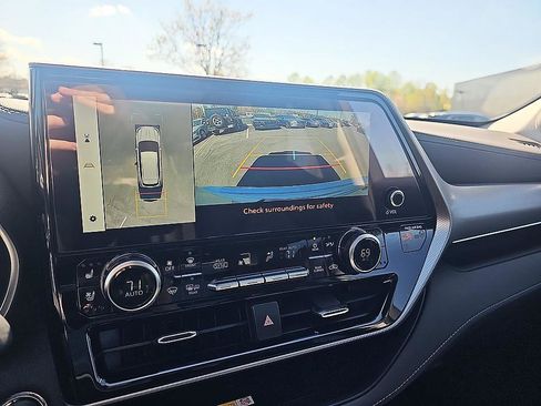 Used 2023 Toyota Highlander Platinum image 28