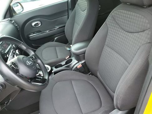 Used 2015 Kia Soul ! FWD image 16