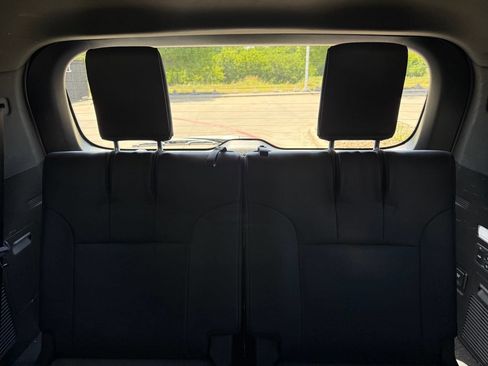 Used 2023 Lexus LX 600 4WD w/ Luxury Package image 22