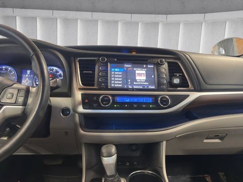 Used 2015 Toyota Highlander Limited AWD/4WD image 13