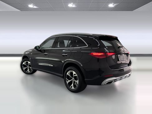 Used 2025 Mercedes-Benz GLC 350e 4MATIC image 3