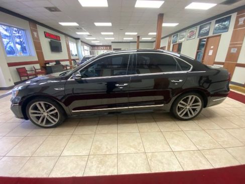 Used 2019 Volkswagen Passat 2.0T SE R-Line image 4
