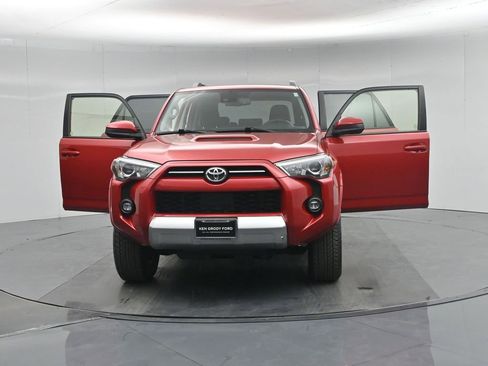 Used 2024 Toyota 4Runner TRD Off-Road image 30