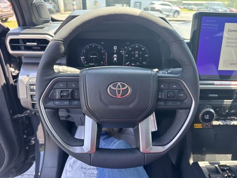 New 2025 Toyota Tacoma TRD Off-Road w/ TRD Off Road Premium Package AWD/4WD image 17
