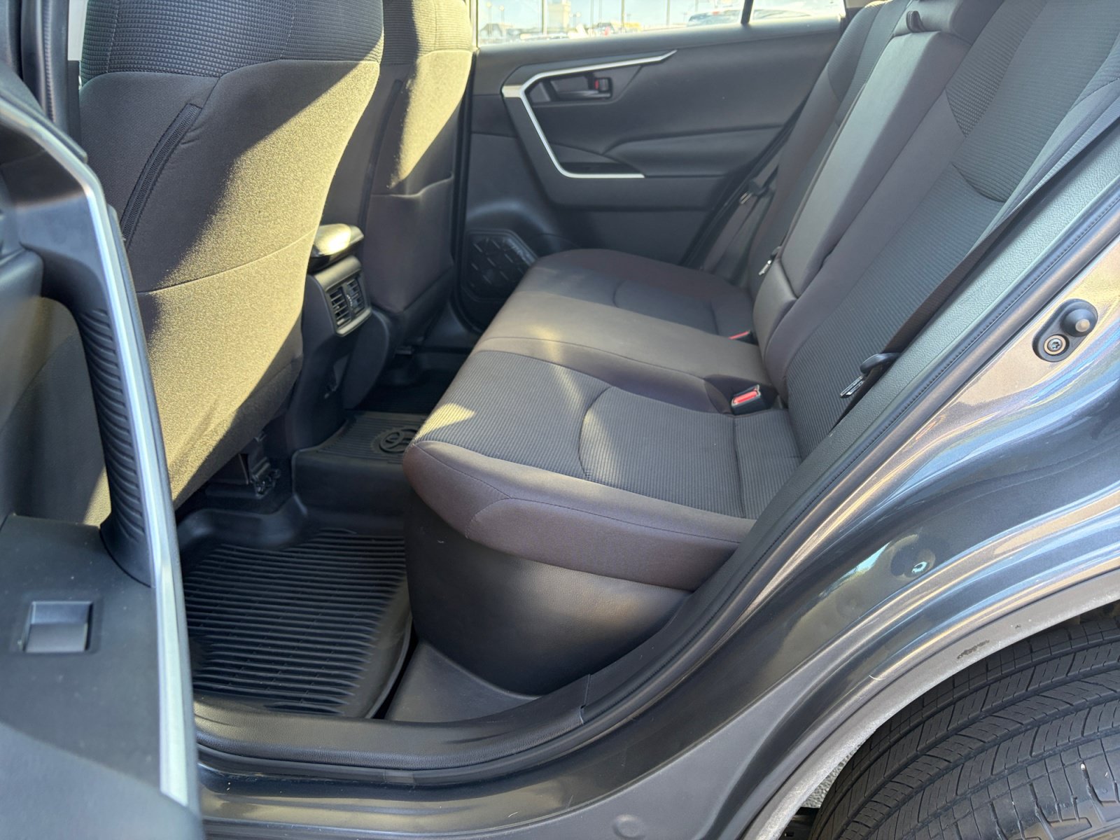 Used 2022 Toyota RAV4 LE AWD/4WD image 24