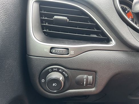 Used 2019 Jeep Cherokee Latitude w/ Popular Appearance Group image 19