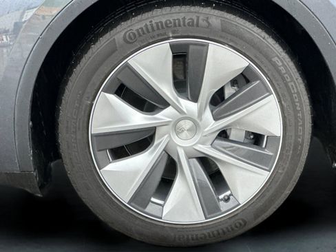 Used 2023 Tesla Model Y Long Range image 23