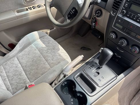 Used 2008 Kia Sorento 4WD image 5