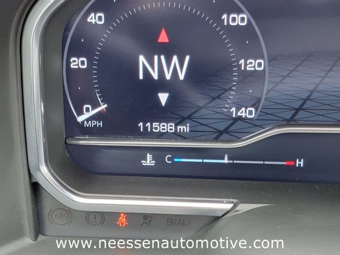 Used 2024 GMC Sierra 1500 AT4 w/ Technology Package image 21