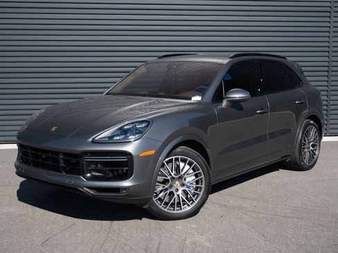 Certified 2023 Porsche Cayenne Turbo AWD/4WD image 1