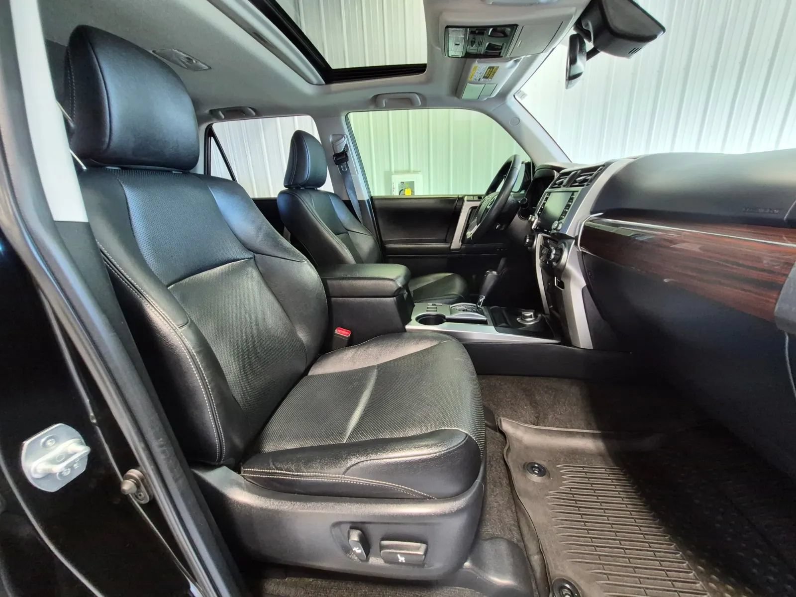Used 2021 Toyota 4Runner Limited w/ Convenience Package (TMS) AWD/4WD image 32