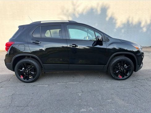 Used 2020 Chevrolet Trax LT w/ Sun & Sound Package AWD/4WD image 5