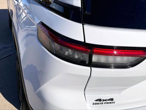 New 2025 Jeep Grand Cherokee Altitude image 14