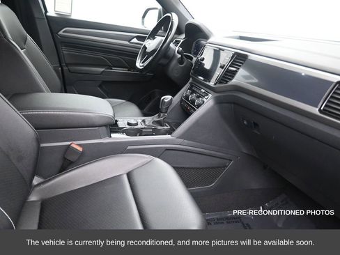 Used 2020 Volkswagen Atlas Cross Sport SEL image 16