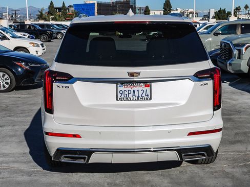 Used 2023 Cadillac XT6 Premium Luxury image 8