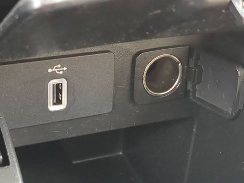 Used 2017 Ford Explorer XLT w/ Equipment Group 202A image 38