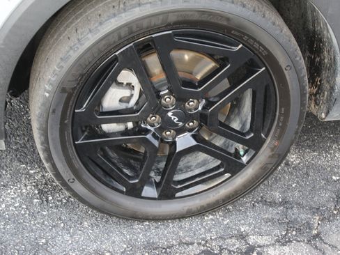 Used 2023 Kia Telluride EX X-Line image 2