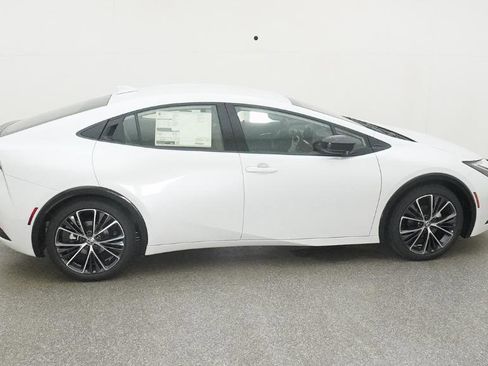 New 2025 Toyota Prius XLE image 24