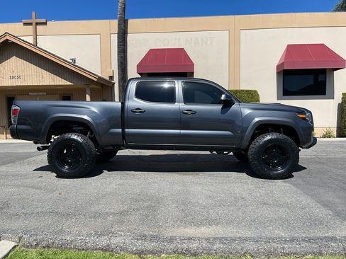 Used 2021 Toyota Tacoma TRD Sport w/ Technology Package AWD/4WD image 4