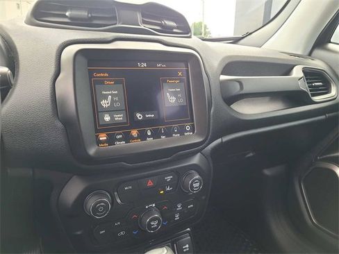 Used 2023 Jeep Renegade Latitude w/ Premium Group image 31