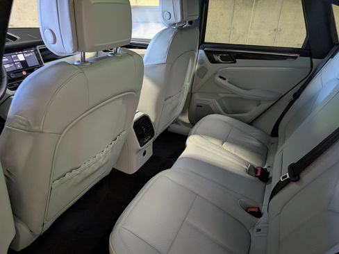 New 2026 Porsche Macan image 23