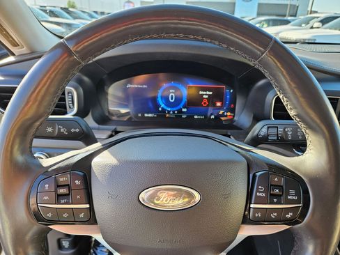 Used 2023 Ford Explorer Platinum w/ Technology Package AWD/4WD image 23
