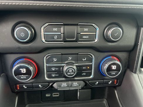 Used 2021 Chevrolet Tahoe Z71 w/ Z71 Signature Package image 28