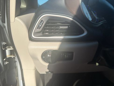 Used 2023 Chrysler Voyager LX FWD image 22