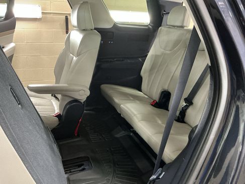 Used 2020 Hyundai Palisade SEL w/ Premium Package FWD image 14