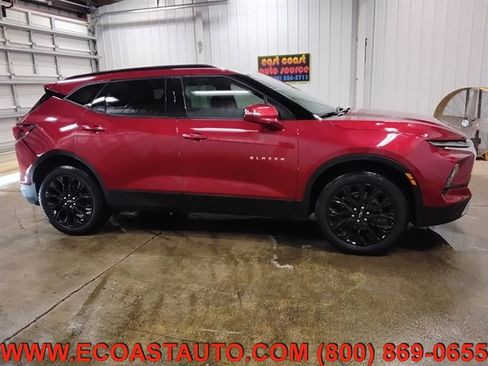 Used 2024 Chevrolet Blazer LT image 2