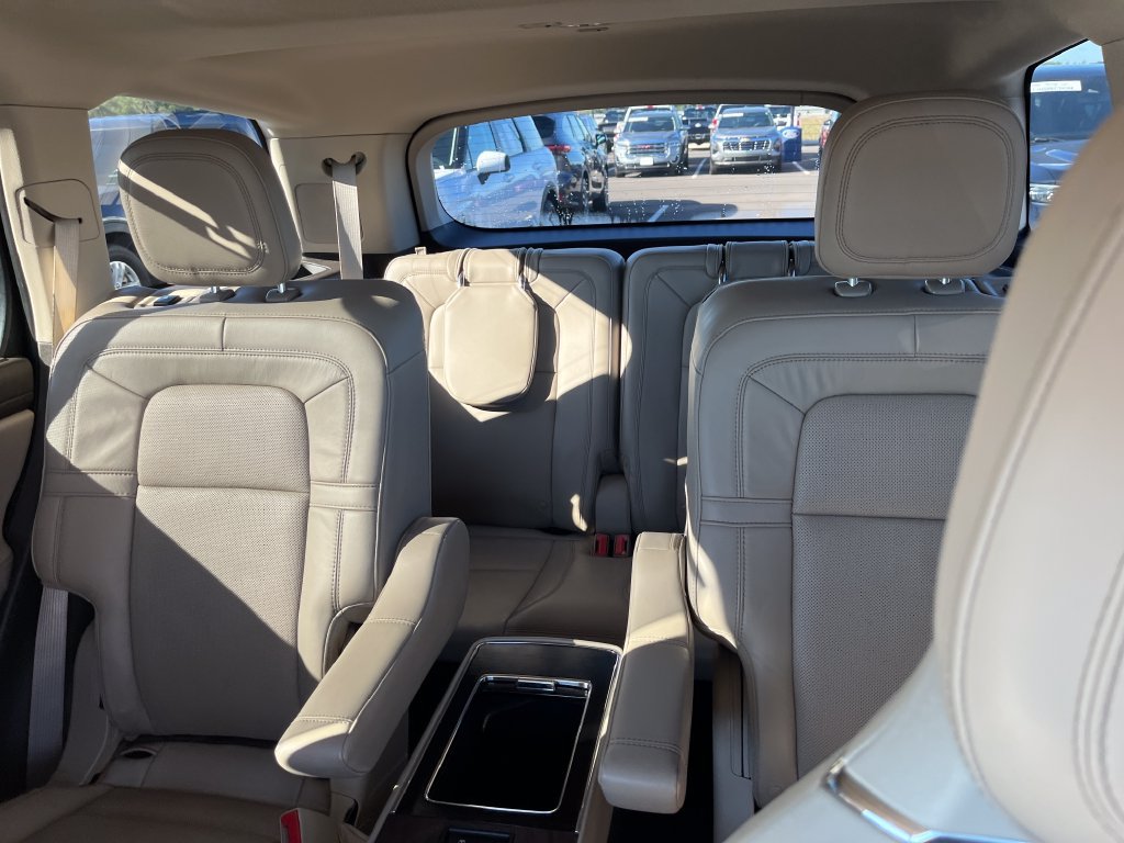 Used 2023 Lincoln Aviator Reserve w/ Equipment Group 201A AWD/4WD image 13