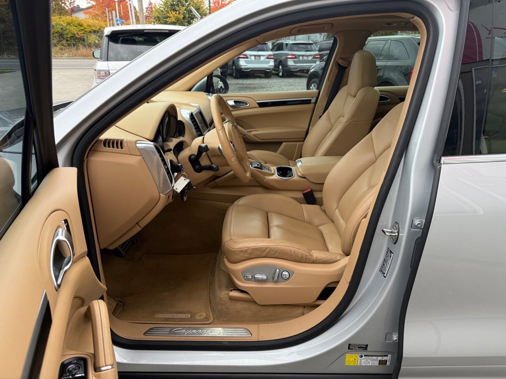 Used 2014 Porsche Cayenne S AWD/4WD image 9