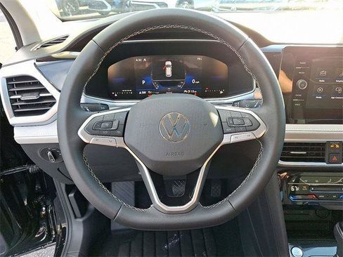 New 2025 Volkswagen Taos SE image 17