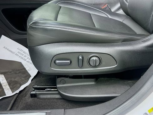 Used 2023 GMC Acadia SLT w/ Elevation Edition image 19