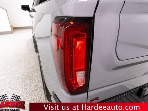 Used 2024 GMC Sierra 1500 AT4 w/ AT4 Preferred Package AWD/4WD image 9