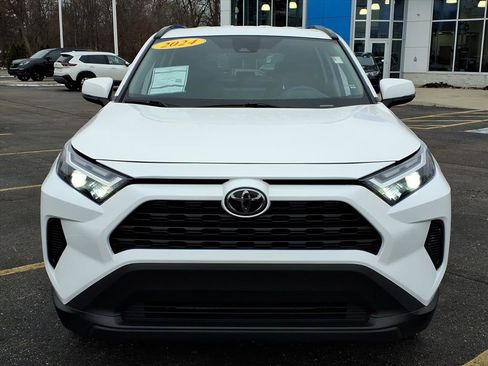 Used 2024 Toyota RAV4 XLE image 2