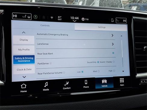 Used 2025 Chrysler Pacifica Select image 8