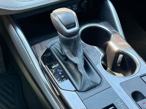 Used 2024 Toyota Highlander Limited image 30