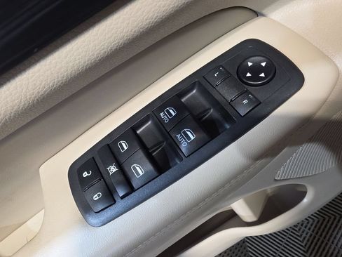Used 2021 Jeep Grand Cherokee Laredo AWD/4WD image 15