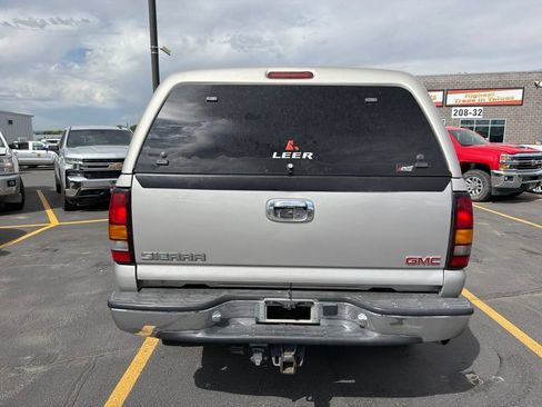 Used 2006 GMC Sierra 2500 W/T w/ Skid Plate Package AWD/4WD image 3
